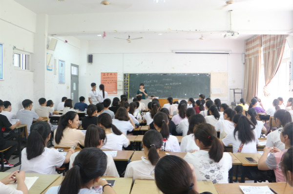 商学院顺利举行2018级新生入学专业教育培训会