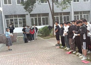 “种下希望之种，树立劳动意识”商学院开展劳动教育实践活动