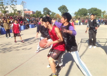 商学院“篮球嘉年华”总决赛在祥云篮球场举行