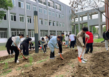 商学院开展春季劳动教育实践活动