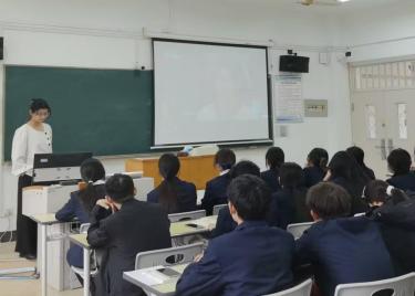 安徽新华学院商学院第38期分党校入党积极分子培训班第二节党课顺利开展