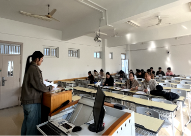 商学院成功举办2026届本科毕业论文（设计）开题答辩