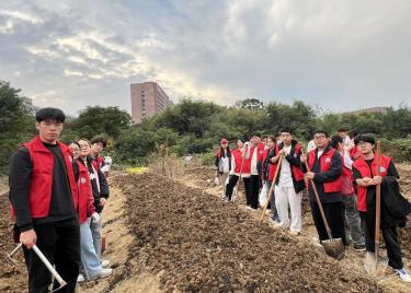 商学院劳动教育基地党课实践课顺利开展