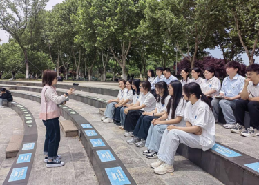 八项规定树新风，青春逐梦守初心——商学院学生第二党支部开展专题学习