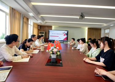 商学院组织召开2024-2025第二学期期中学生座谈会