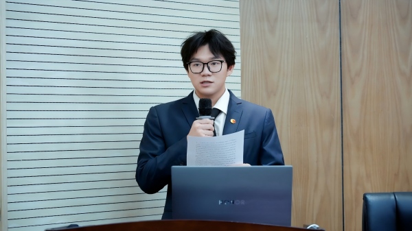"C:\Users\25362\Desktop\图片8.jpg"