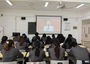 商学院第三十九期分党校开展《中国好人》观影活动