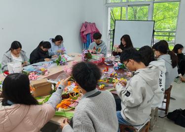 商学院“巧手育繁花，劳动耀年华”主题活动顺利开展