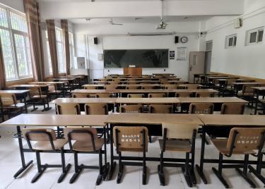 商学院开展期末教室清扫封存专项工作